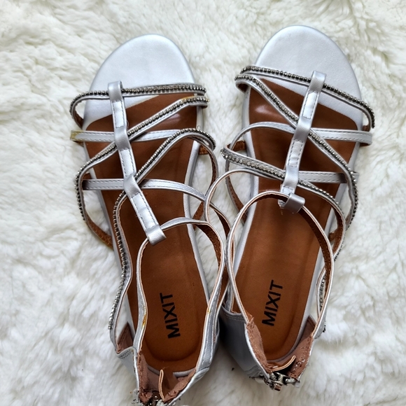 Mix It size 9 strappy sandals silver with rhinestones, worn once, pics show glue - Picture 15 of 15